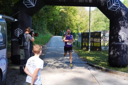 Mirna -12 Dobrodelni Trimmigo, prihod zumagovalca na 6km v cilj, foto Pep (74)